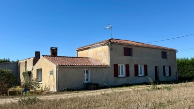 Maison de caractère 111 m2 à rénover avec dépendances - proche bourg Longeville Sur Mer