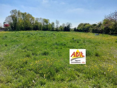 Terrain constructible proche Benet  de 751 m2
