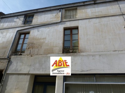 immeuble locatif sur Fontenay Le Comte 8 pièce(s) 136 m2
