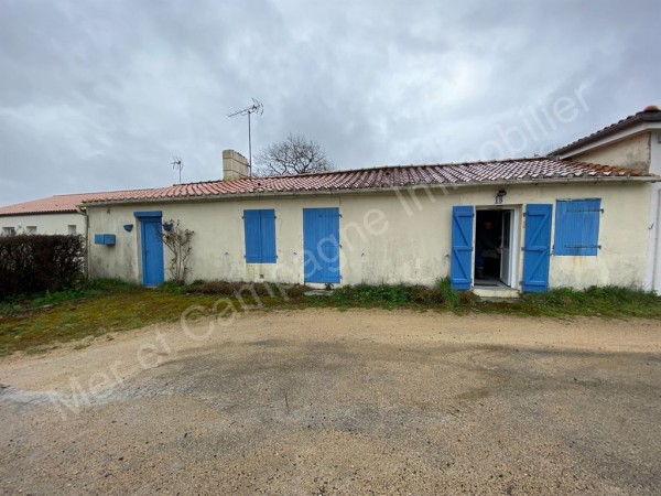 Maison à vendre La Chaize-Giraud 5739 Située à 12 km de Saint Gilles Croix de Vie et 5 km de toutes commodités