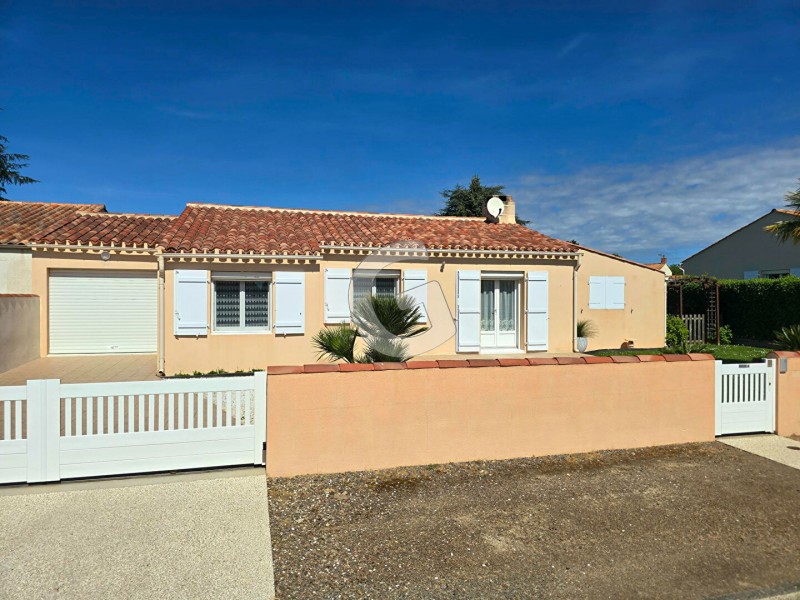 vente Maison Angles 68 m²
