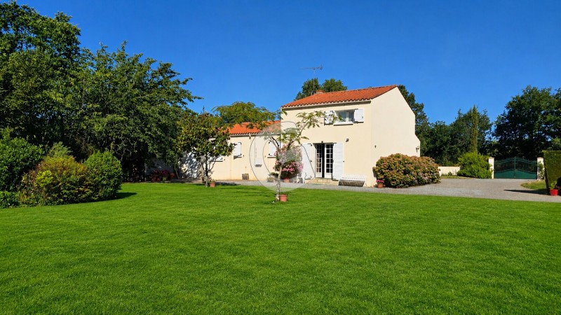 vente Maison Poiroux 142 m²