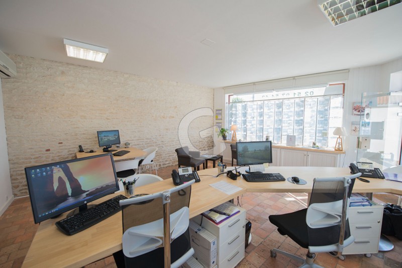 immobilier Local Commercial à vendre Angles 700 euros
