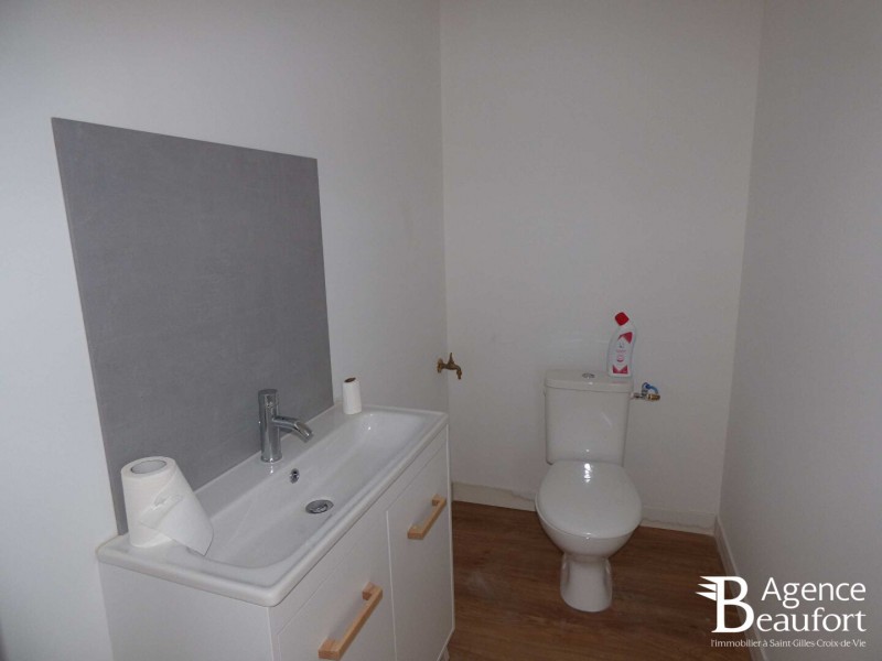 immobilier Local Commercial à vendre Saint-Gilles-Croix-de-Vie 940 euros