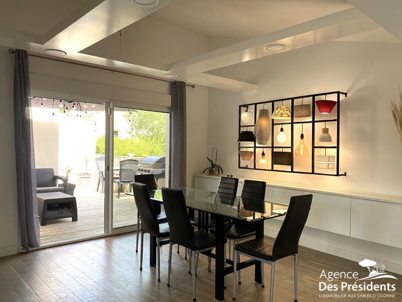 Maison à vendre 6 pièces 243 m²