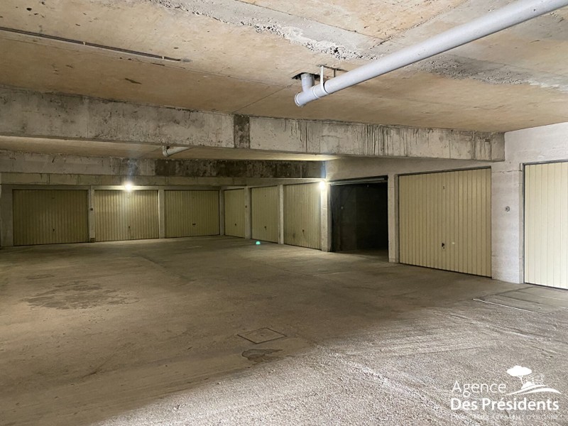 immobilier Garage/Parking à vendre Les Sables-d'Olonne 75 900 euros
