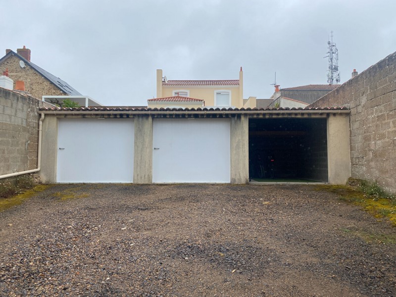 immobilier Garage/Parking à vendre Les Sables-d'Olonne 65 100 euros