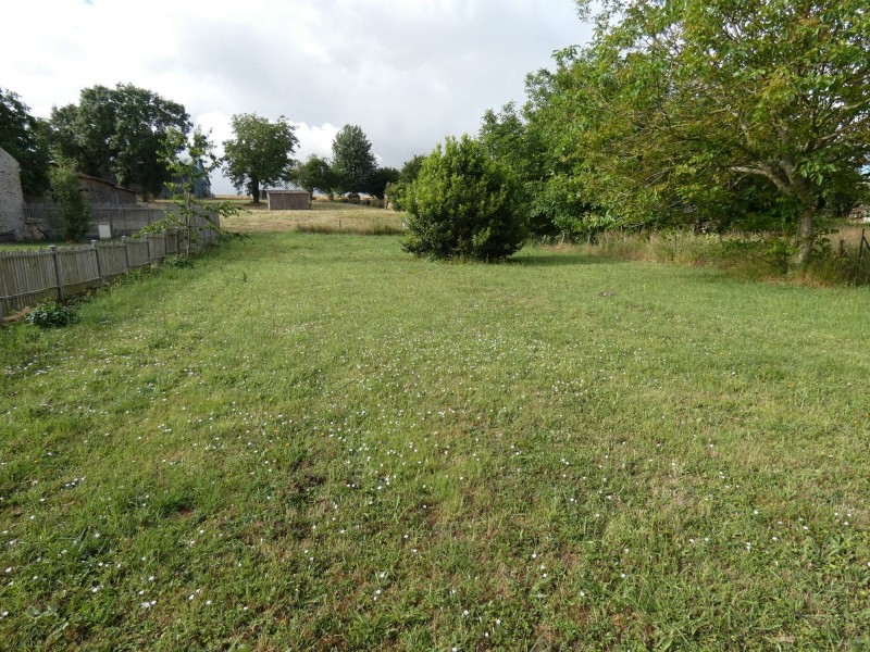 vente Terrain Sainte-Hermine 715 m²