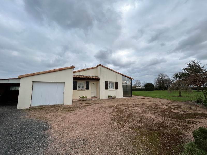 immobilier Maison à vendre Landevieille 820 euros