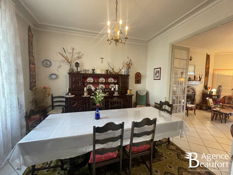 Maison à vendre 10 pièces 231 m²