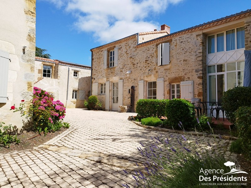 achat vente Maison 9 pièces 319 m² vendée