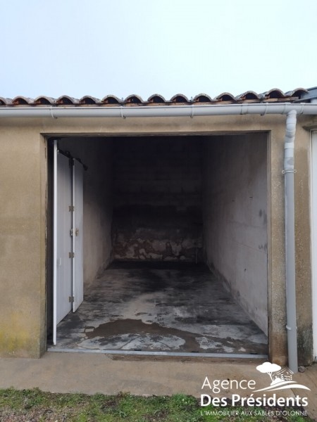 immobilier Garage/Parking à vendre Les Sables-d'Olonne 56 940 euros